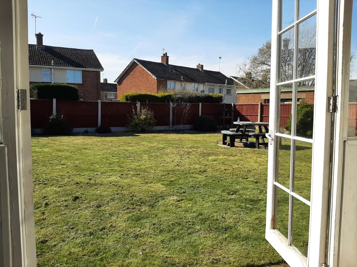 Vila Huge Garden House For Contractors And Families Ollerton Exteriér fotografie